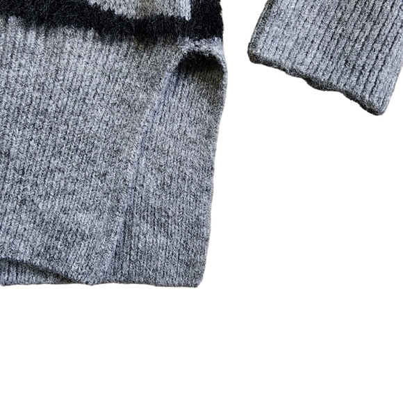 NWT Twine and String Zebra Fuzzy Mock Neck Juniors Sweater - Medium - Picture 6 of 8